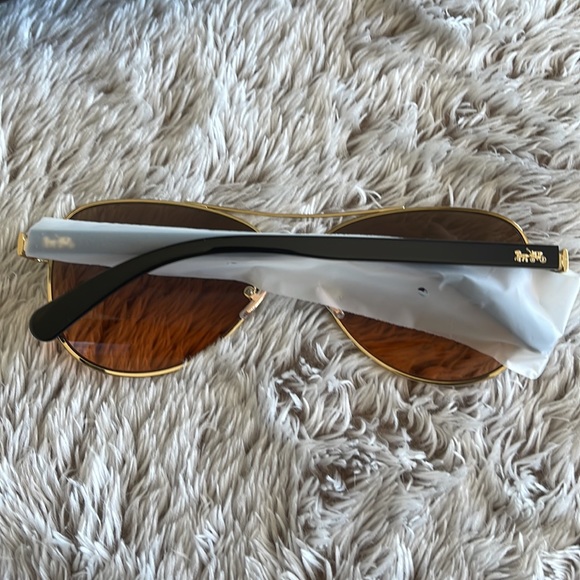 Coach Light Gold Sunglasses - Metal Frame Never worn - Picture 2 of 5